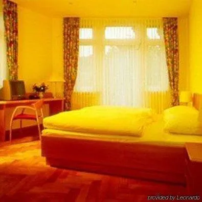 Schiller 3*