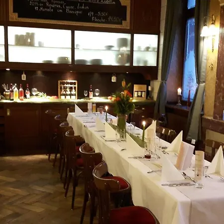 מלון Schiller 3*